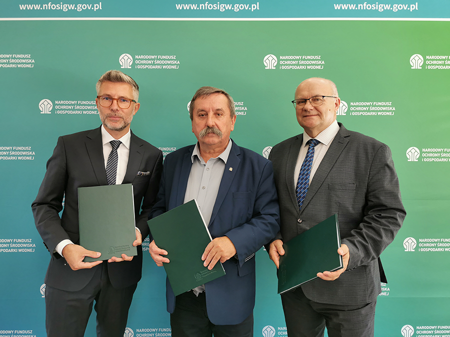 Na zdjęciu od lewej Maciej Mróz, Wiceprezes zarządu TAURON Dystrybucja ds. operatora, Józef Matysiak, Zastępca Prezesa Zarządu Narodowego Funduszu Ochrony Środowiska i Gospodarki Wodnej, Leszek Kosiorek, Prezes zarządu TAURON Dystrybucja