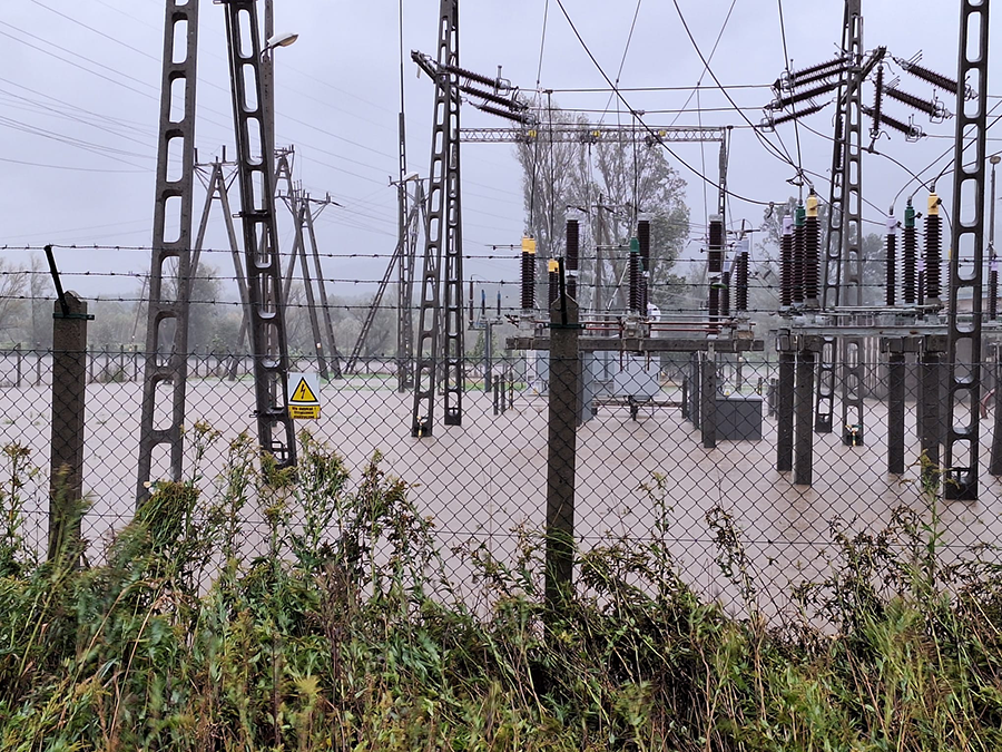 skutki powodzi dla infrastruktury energetycznej TAURON Dystrybucja – słupów i stacji elektroenergetycznych