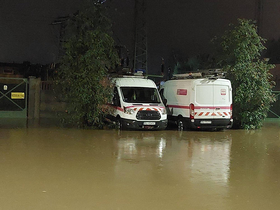 skutki powodzi dla infrastruktury energetycznej TAURON Dystrybucja – słupów i stacji elektroenergetycznych