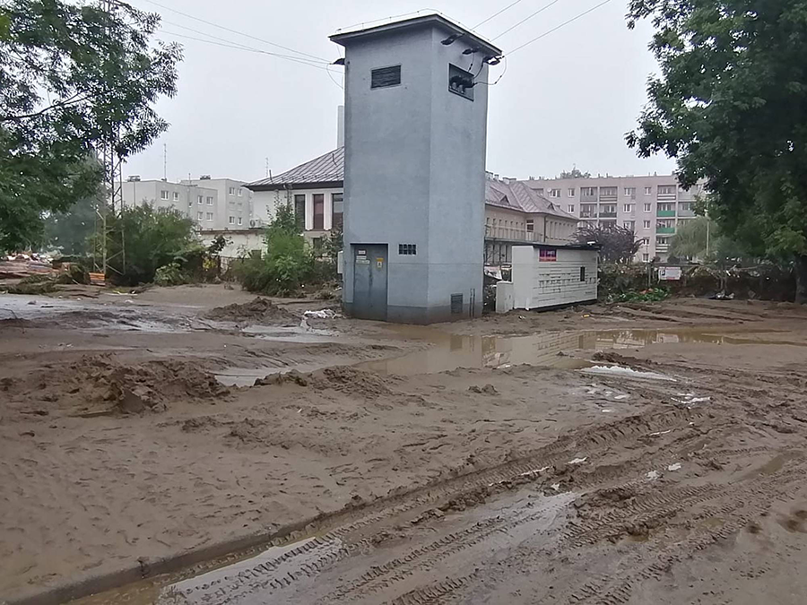 skutki powodzi dla infrastruktury energetycznej TAURON Dystrybucja – słupów i stacji elektroenergetycznych