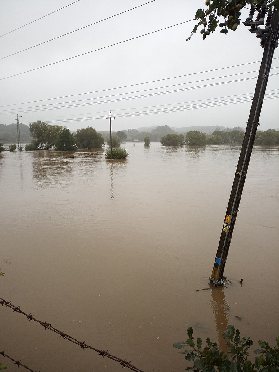 skutki powodzi dla infrastruktury energetycznej TAURON Dystrybucja – słupów i stacji elektroenergetycznych