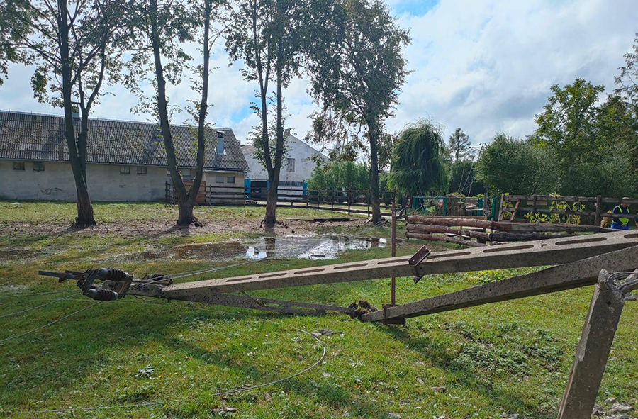 skutki powodzi dla infrastruktury energetycznej TAURON Dystrybucja – słupów i stacji elektroenergetycznych