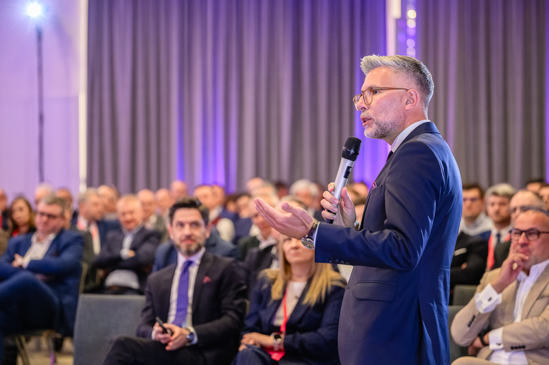 Podczas wydarzenia Maciej Mróz, Wiceprezes TAURON Dystrybucji ds. operatora, zaprezentował portal Dostępnemoce.pl, gdzie pokazujemy moce przyłączeniowe i plany inwestycyjne.