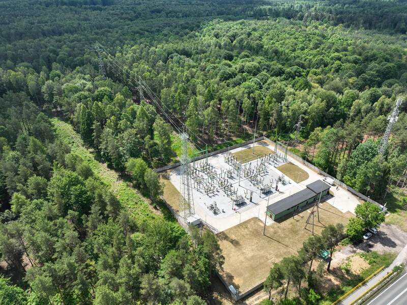 Dzięki nowej inwestycji infrastruktura kolejowa otrzymała 7 MW nowych mocy, a mieszkańcy, samorządy i przedsiębiorcy w północnej części województwa śląskiego zyskali stabilniejsze i bezpieczniejsze zasilanie.