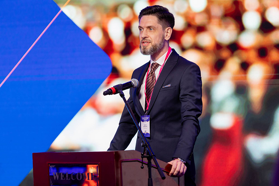 Transparentne dane, cyfrowe narzędzia i bezpośrednia komunikacja skracają ścieżki decyzyjne i zmniejszają ryzyko po stronie przedsiębiorców – podkreślał Marcin Marzyński, Wiceprezes ds. klienta w TAURON Dystrybucji.