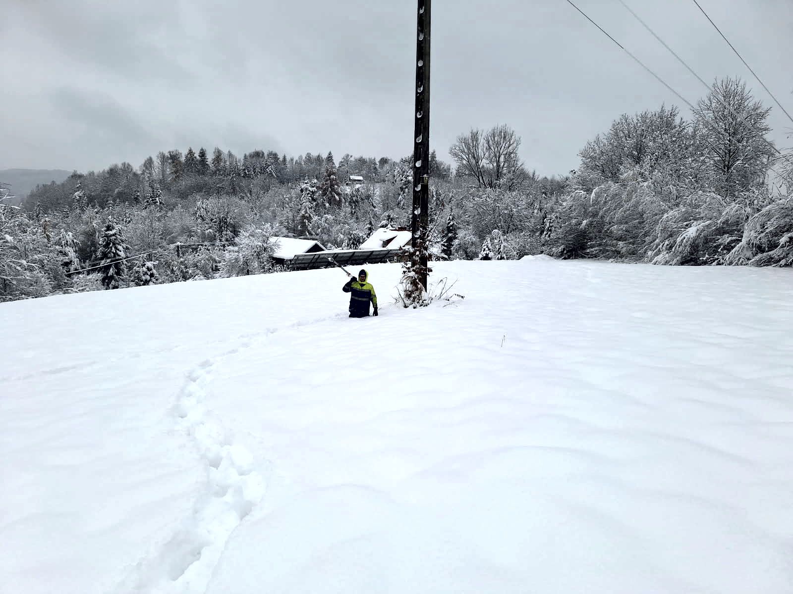 Intensywne opady śniegu spowodowały liczne awarie sieci energetycznych w Małopolsce i na Podkarpaciu.