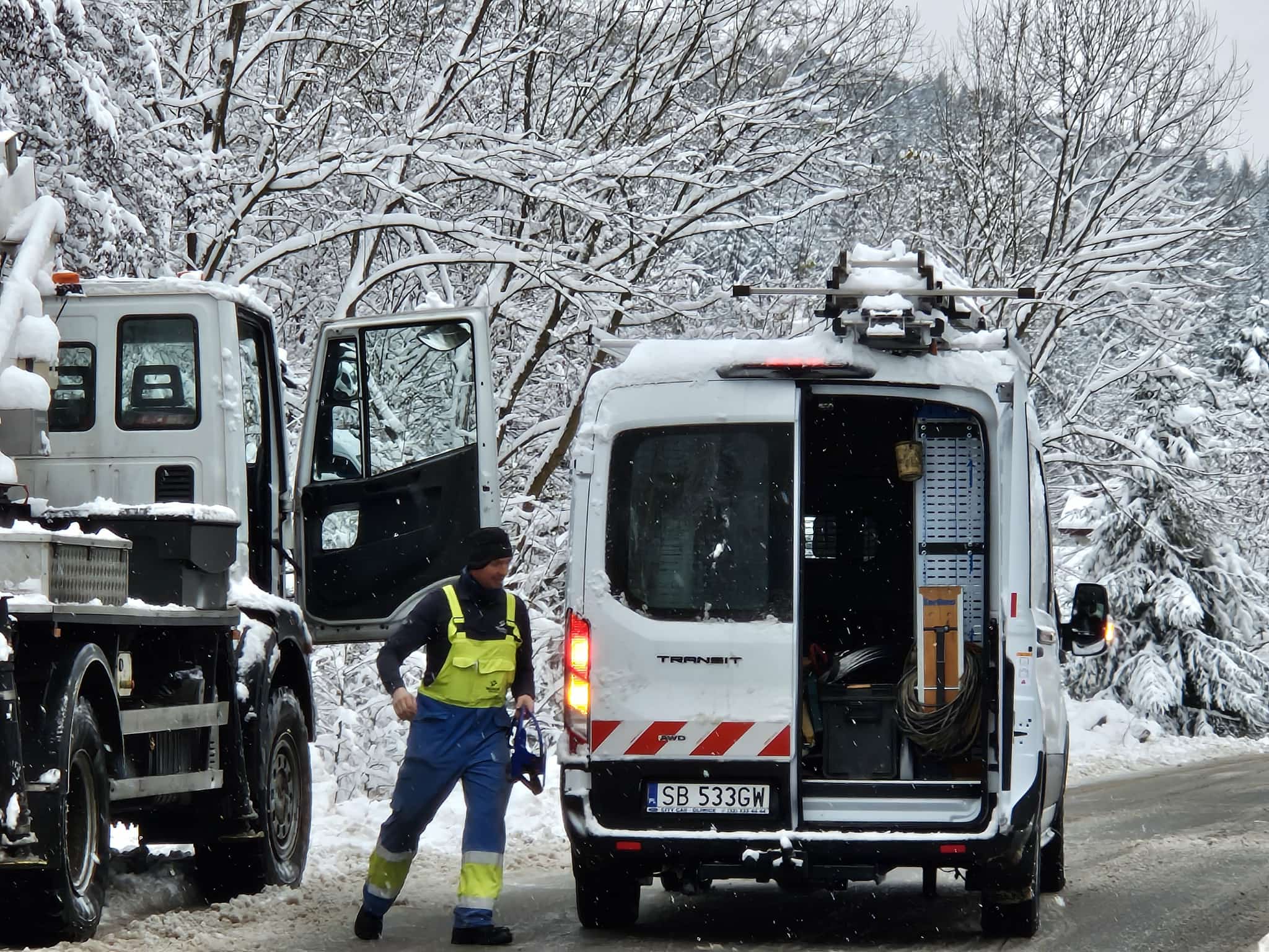 Dzięki działaniom energetyków liczba klientów bez prądu spadła z ponad 60 tysięcy do 12 tysięcy.