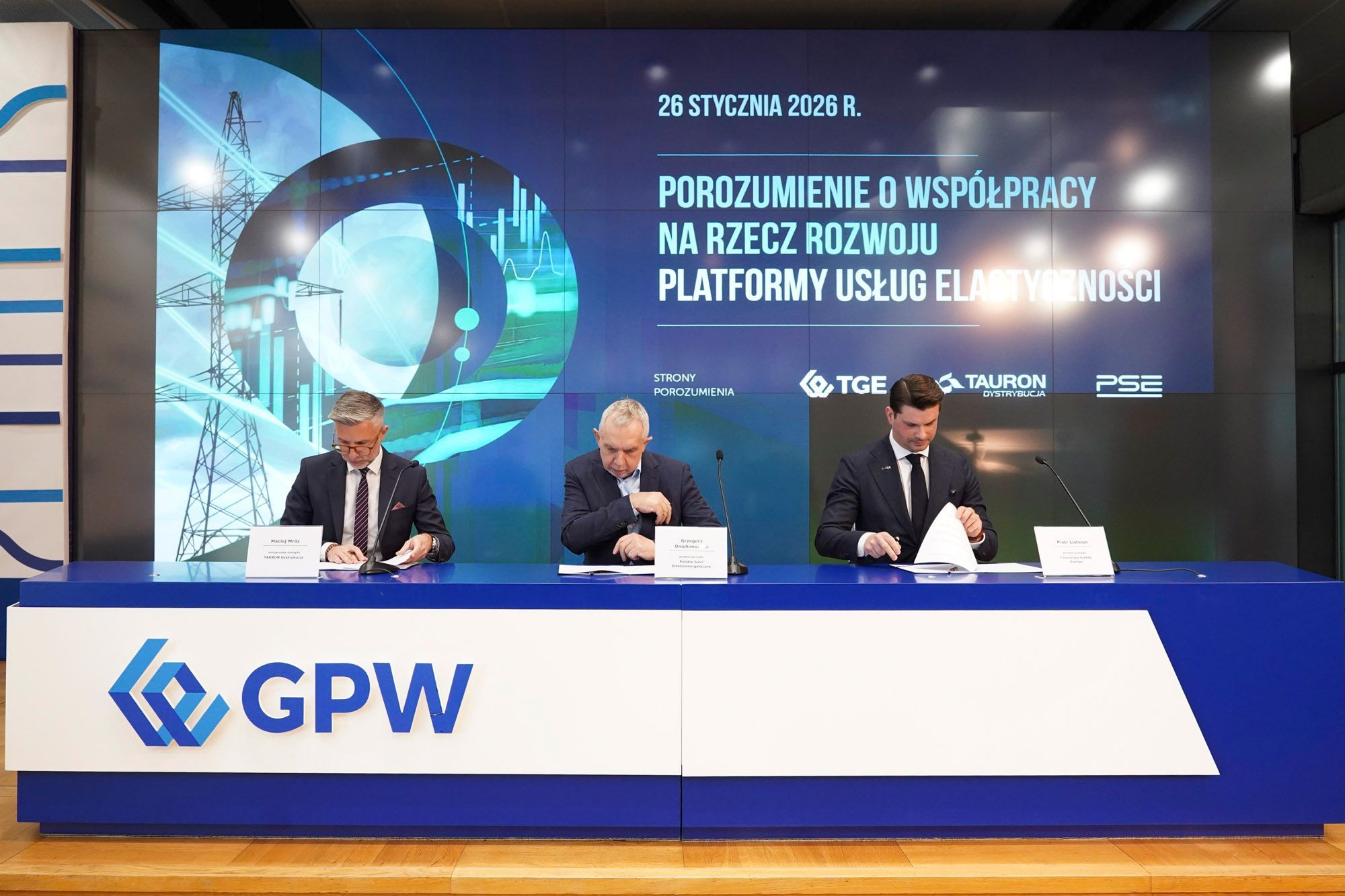 Towarowa Giełda Energii, TAURON Dystrybucja oraz Polskie Sieci Elektroenergetyczne podpisały 26 stycznia 2026 r. porozumienie o współpracy w zakresie stworzenia platformy obrotu dla usług elastyczności.